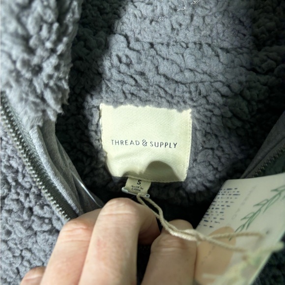 Thread & Supply 1/4 Zip Sherpa Pullover Womens Size Small - Picture 3 of 4